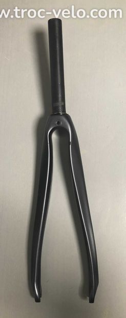 Fourche carbone 1'1/8e - 1