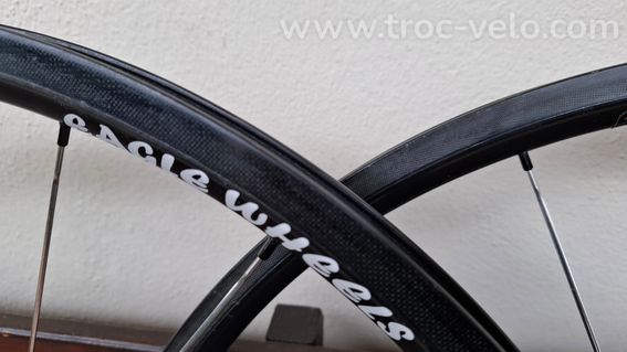 paire de roues carbone 24 mm pour pneu/chambre