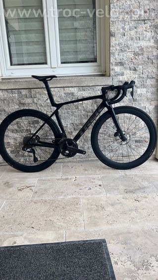 Trek Madone SL 7 8e Gen Ultegra Di2 12v Aeolus Pro 51 Gloss Dark Star Matte Deep Smoke 2026