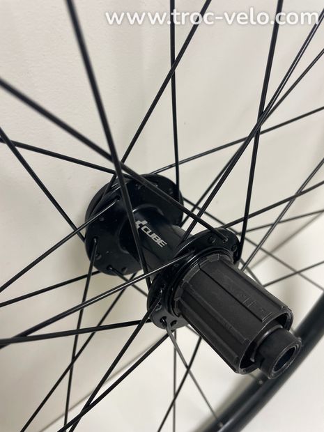 Cube roue arriere 700 disque 9v shimano  - 3