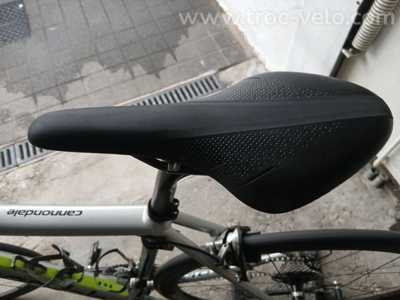 vends selle fizik arione R1 143mm