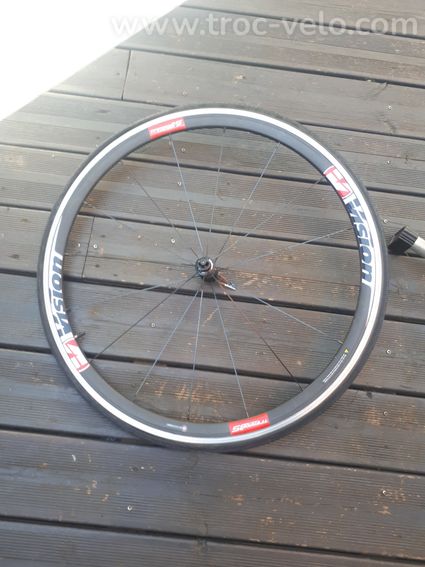 Roue Carbone vision 700C – Frein sur jante – QR – Bon état - 2