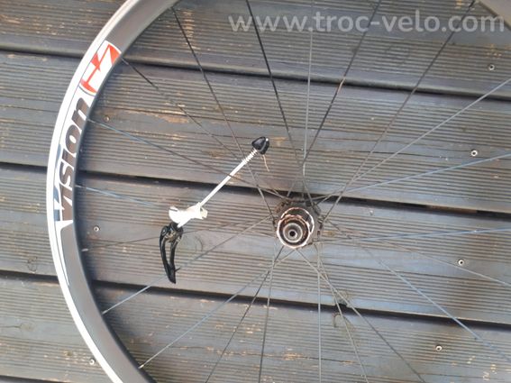 Roue Carbone vision 700C – Frein sur jante – QR – Bon état - 7