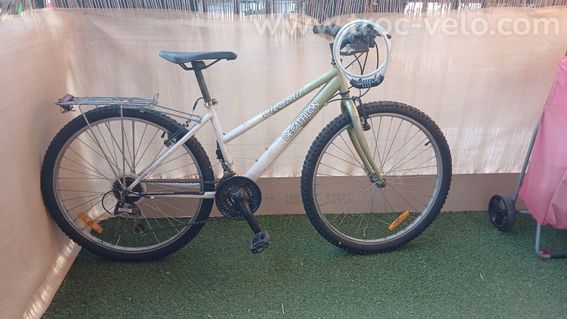 Vélo décatlhon ville avec casque cadena et lumière - 2