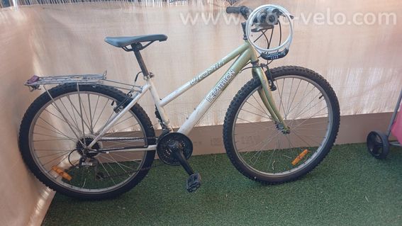 Vélo décatlhon ville avec casque cadena et lumière - 3