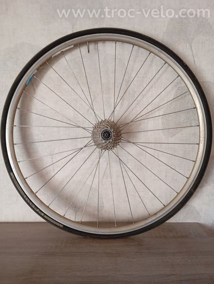 Roue de vélo de route complète