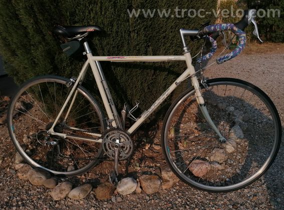 Vélo GIANT Peloton 7200