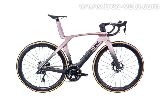 Trek Madone SLR 9 P.One Dura-Ace Di2 12V 700 mm Rose/Anthracite Gén 7 - Vélo d'exposition - 1