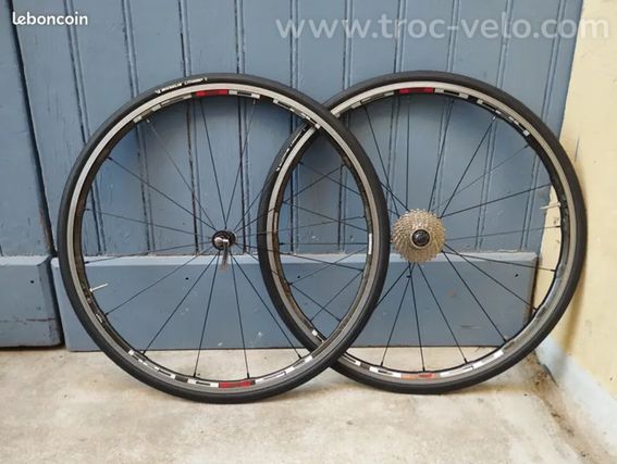 Roues carbone Shimano rs80 c24 à pneus, vélo route course