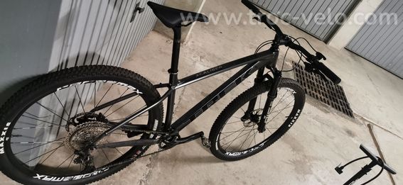 Vend trek caliber neuf - 7