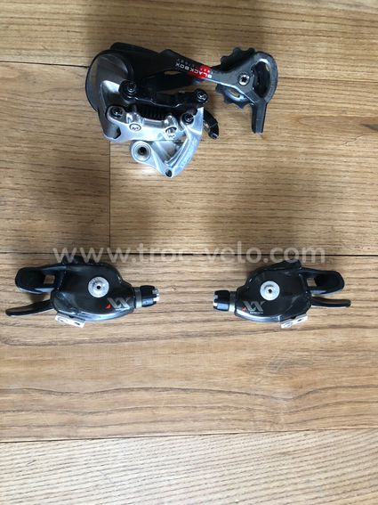Un ensemble Manettes À vélo friction SHIMANO TX30 changement de vitesse