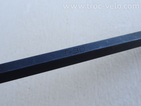 Outil clé longue coudée TORX T30 acier de qualité neuve - 13