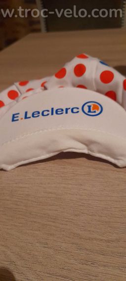 Casquette a pois rouge - 4