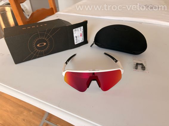 Oakley sutro lite sweep