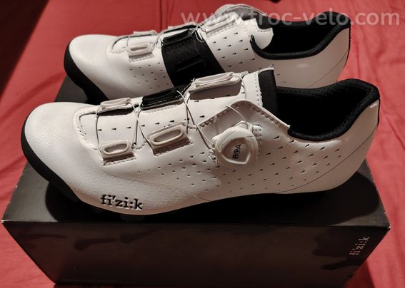 Chaussure fizik vento overcurve x3 (blanc ou rouge/noir)