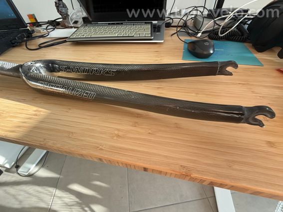 Fourche Specialized S-Works carbone 700C – pivot carbone 1⅛" – 120 € - 2
