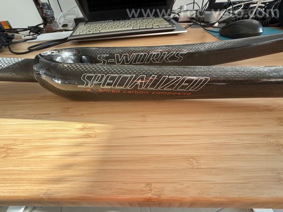 Fourche Specialized S-Works carbone 700C – pivot carbone 1⅛" – 120 € - 3