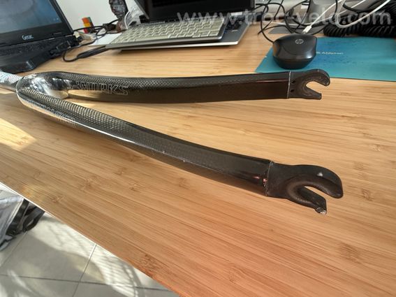 Fourche Specialized S-Works carbone 700C – pivot carbone 1⅛" – 120 € - 5