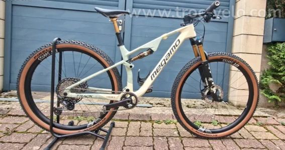 VTT MÉGAMO TRACK04 2025