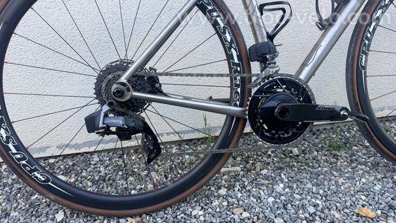 Léon Genus Titane 2024 - Sram Force AXS - 160mm - Capteur de Puissance - 5