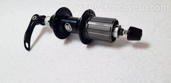 Moyeu de roue arrière NOVATEC RF062 - 32 Trous frein à patins - Axe 10x135 mm