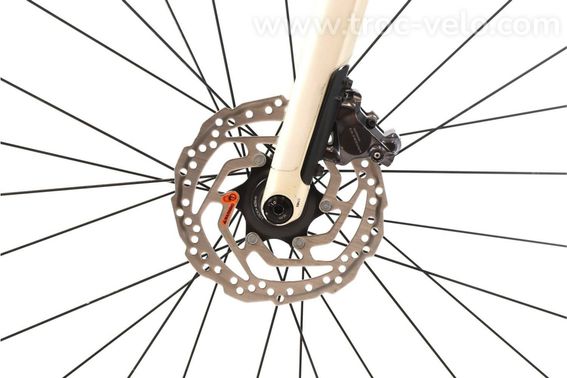 Produit Reconditionne    Bmc Roadmachine Three Di2 12v    Blanc   Velo De Route   Bon Etat - 7