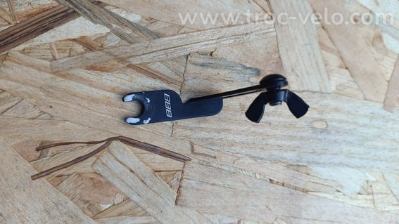 Fixation de plaque de course sur ''Etrier de frein'' BBB - 3
