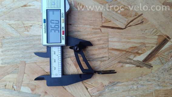 Fixation de plaque de course sur ''Etrier de frein'' BBB - 4
