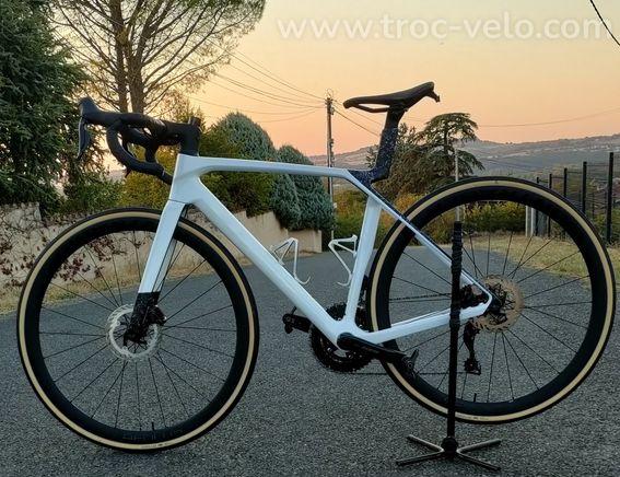 TREK MADONE SL 6 105 Di2 GEN 8 M - 2