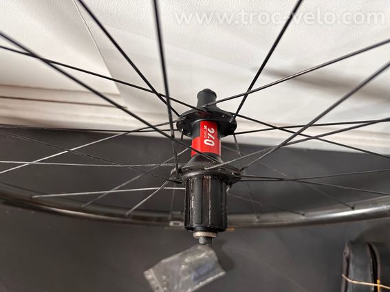 Paire de Roues Carbone Duke Baccara 25T Moyeu DT Swiss 240 - 2