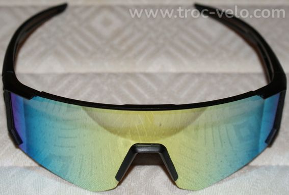Lunettes de vélo - sans marque - monture noire - lentilles polarisées