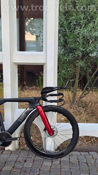 Vélo Triathlon / CLM Carbone ILBIRS Spectre (Neuf) – SRAM Red AXS – Roues 62mm – 8,30 kg - 2