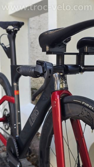 Vélo Triathlon / CLM Carbone ILBIRS Spectre (Neuf) – SRAM Red AXS – Roues 62mm – 8,30 kg - 12