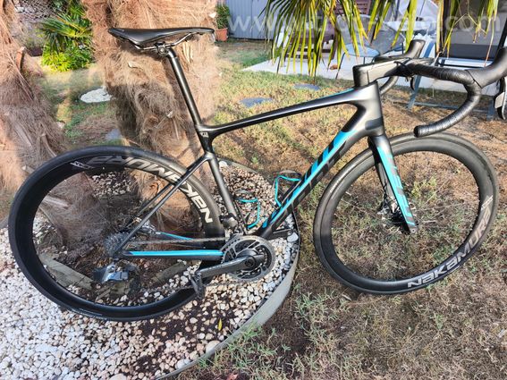 Giant Defy Advanced Pro 0 Sram red