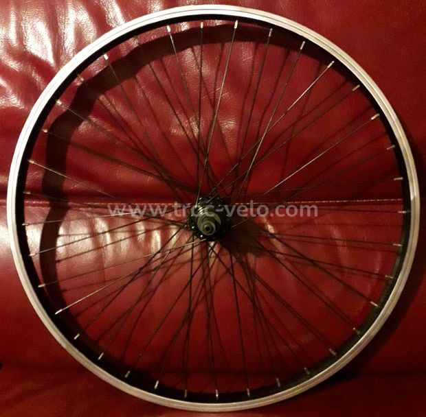 Roue 24 pouces (507x21c) en aluminium a patins et cdrl a visser en bon état - 1