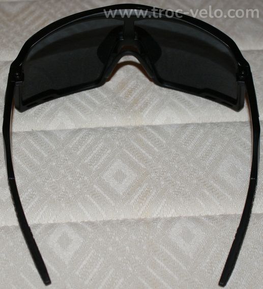 Lunettes de vélo - sans marque - monture noire - lentilles noires - 2