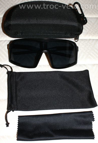 Lunettes de vélo - sans marque - monture noire - lentilles noires - 3
