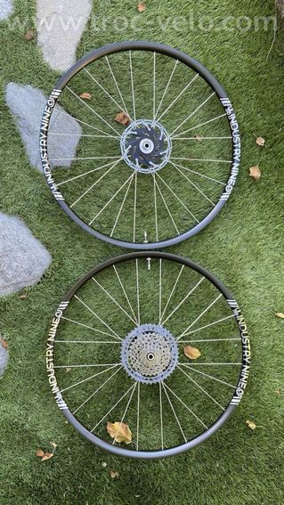 Paire de Roue Industry Nine UL250c 29" en fibre de carbone.