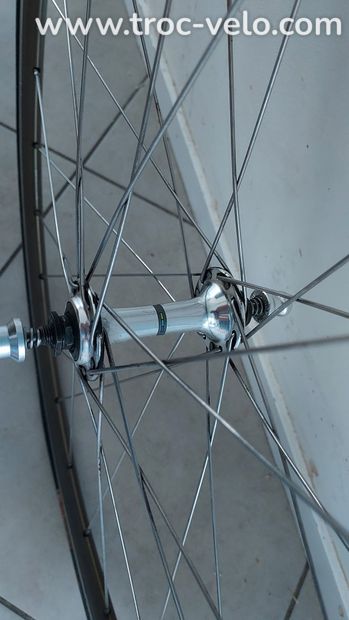 roue AV Mavic CXP30 - moyeu Shimano Ultegra - 2