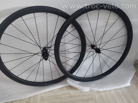 Paire de roues super light neuves (freinage patin)