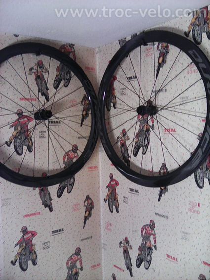 ROUES VÉLOS ROUTE