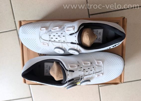 Chaussures neuves Bont Riot+ 24 blanches 43