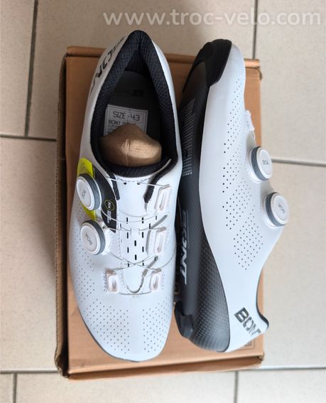 Chaussures neuves Bont Riot+ 24 blanches 43 - 3