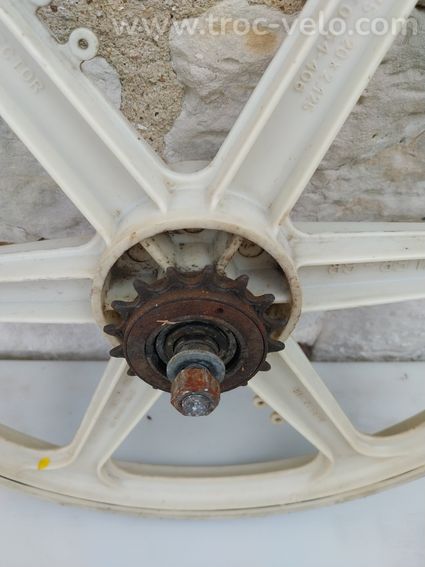 Roue bmx old school a restaurer 20 pouces - 2
