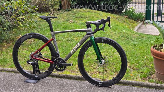 ALPHA Thunder SL Carbone Édition Limitée (Neuf) – SRAM Force AXS – Roues 58mm – 7,80 kg - 2