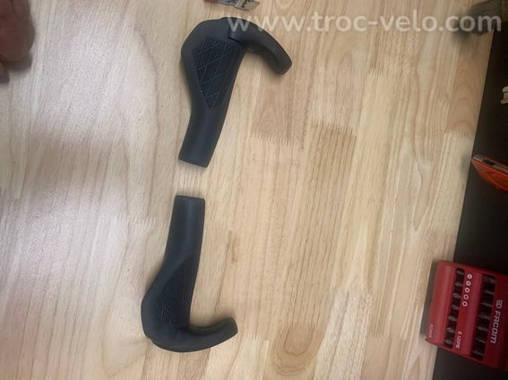 Poignée Ergon pour cintre vtt - 2
