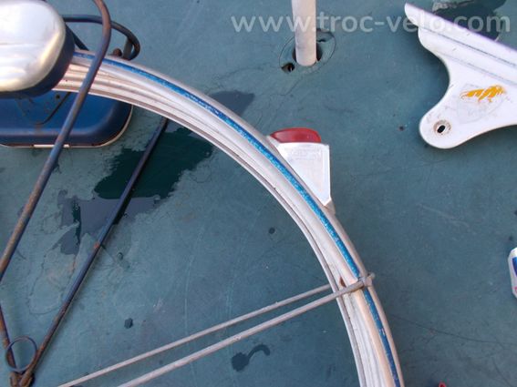  1 lot de pièces vélo de 1948 garde boue porte bagage peugeot - 2