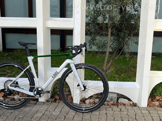 Gravel Carbone ILBIRS Odyssey (Neuf) – SRAM Force AXS XPLR – Roues Carbone – 8,30 kg - 2