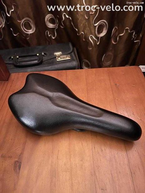 Selle BTWIN SPORT 500 BLACK 280X150mm.   Livraison offerte ! - 1