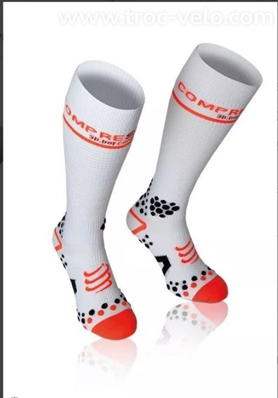 Chaussettes de compression COMPRESSPORT Full Socks V2.1 - White
